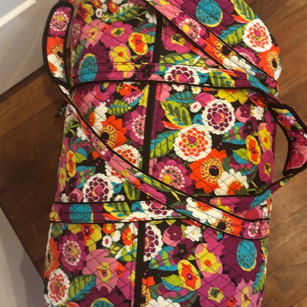 Vera Bradley- NWOT Va Va Bloom Large Traveler Duffle Floral Quilted Bag - Picture 6 of 13